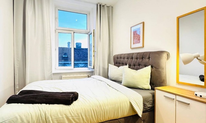 Liesing Apartment | Room for 2 in a 4BR Apt; Near Kaufpark Alterlaa