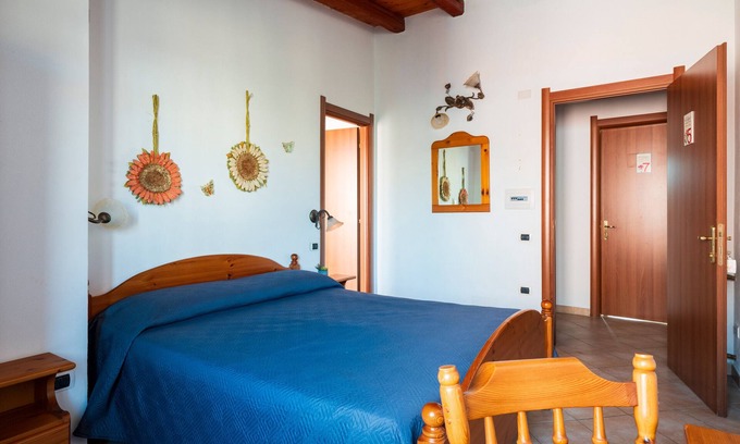 Bari Sardo Apartment | Room 'Giglio' with Balcony, Wi-Fi and Air Conditioning