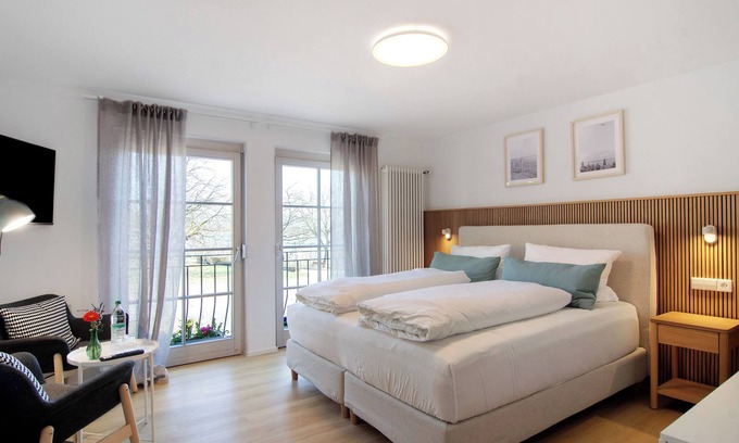 Lippertsreute Apartment | Room 'Hagnau' with Shared Terrace, Shared Garden and Wi-Fi