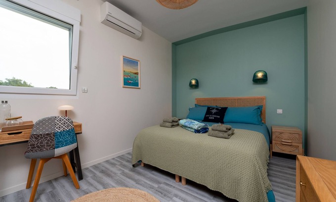 Ploeren Bed & Breakfast | Room 'Houat' with shared terrace, Wi-Fi and air conditioning