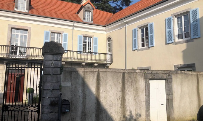 Saint-Pe-de-Bigorre Bed & Breakfast | Room in a 17th-century manor house