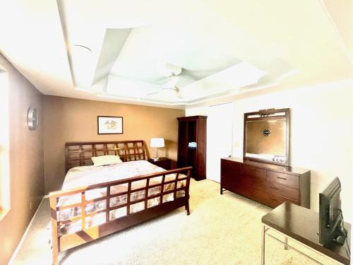 Northeast Kansas City House | Room in a house