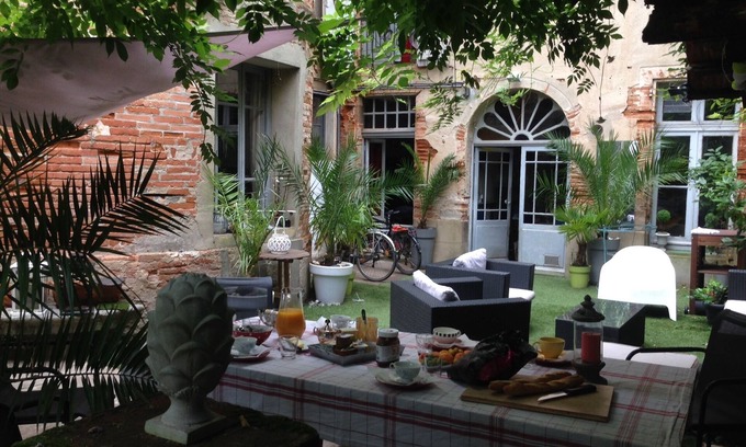Moissac House | room in Bed and Breakfast in the City Center of Moissac