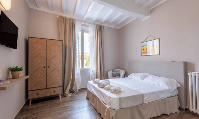 Ponte dʼArbia Apartment | Room 'L'arco Del Pellegrino' with Wi-Fi and Air Conditioning