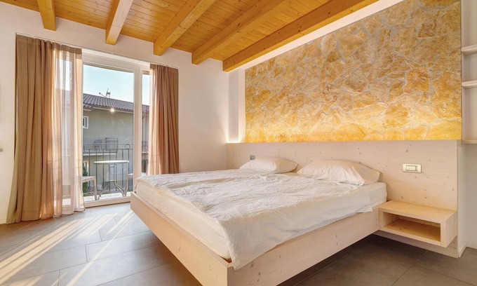 San Zeno di Montagna Apartment | Room 'Laguna Depandance Suite 1' with Shared Terrace, Wi-Fi and Air Conditioning