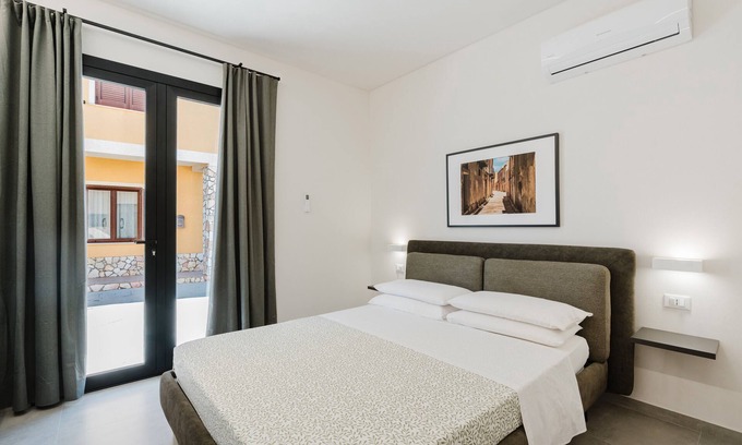 Marsala House | Room 'Libeccio' with Shared Garden, Wi-Fi and Air Conditioning