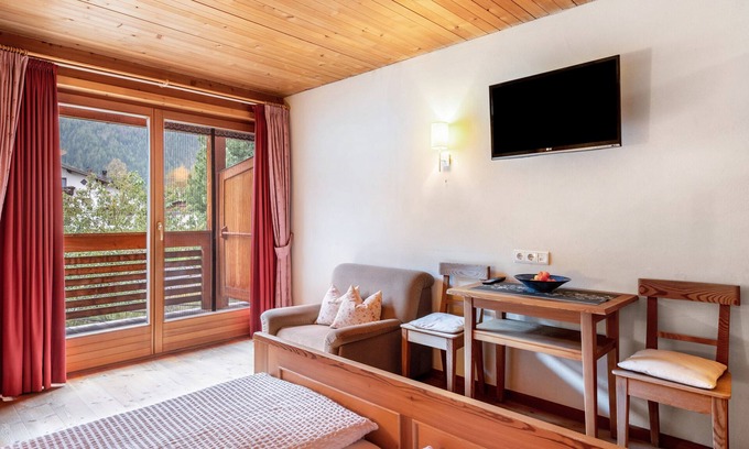 Rio Bianco Apartment | Room 'Naturidyll Mitterbach 11' with Mountain View, Shared Garden and Wi-Fi