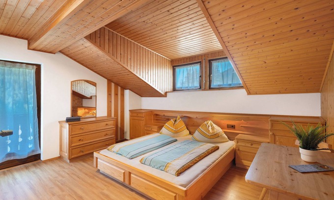 Valle Aurina Apartment | Room 'Pension Waldheim 10' with Mountain View, Shared Garden and Wi-Fi