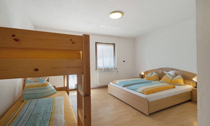 Valle Aurina Apartment | Room 'Pension Waldheim 11' with Mountain View, Shared Garden and Wi-Fi