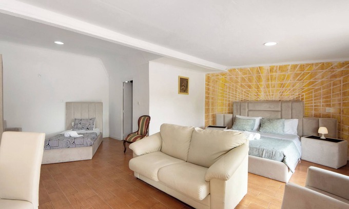 Armamar Apartment | Room 'Quarto 16 - Gojim Casa Rural' with Mountain View, Shared Pool and Wi-Fi