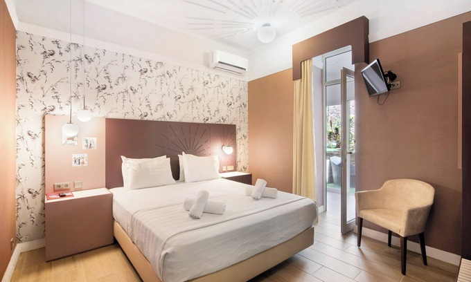Se Apartment | Room 'Quarto Casal Comfort Plus 106' with Private Terrace, Wi-Fi and Air Conditioning