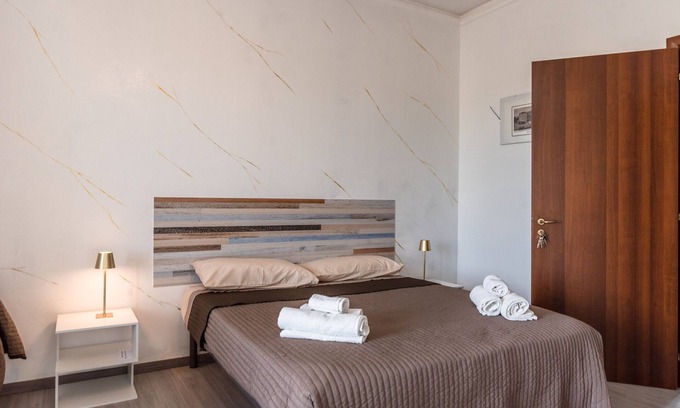 Agrigento Apartment | Room 'Stanza Seme' with Balcony, Wi-Fi and Air Conditioning