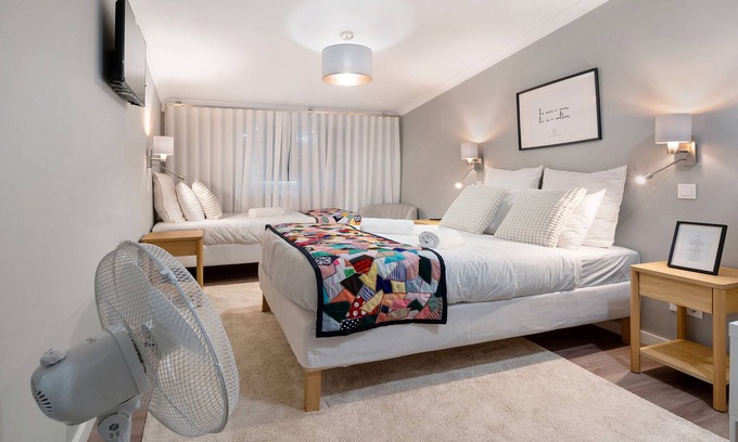 Angra do Heroismo Apartment | Room 'Suite Tripla - Farol' with Shared Terrace and Wi-Fi