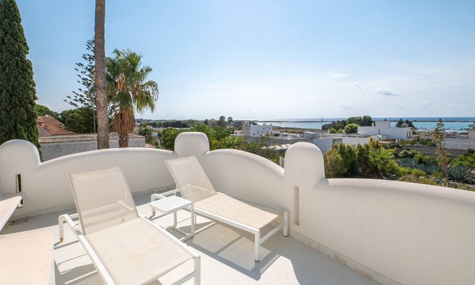 Porto Cesareo Apartment | Room 'Valentino Luxury - 01' with Sea View, Wi-Fi and Air Conditioning