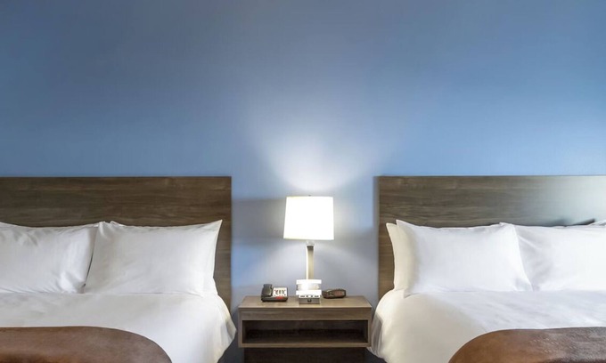 Garner Hotel | Room with Kitchen Close to White Deer Park Nature Center & Raleigh Attractions!