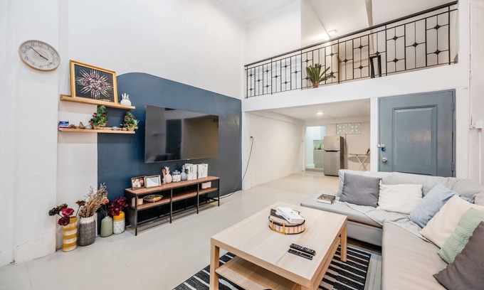 Phra Khanong House | Roombix CityHouse -CozyHouse Near Bts for 12 ppl - RB4