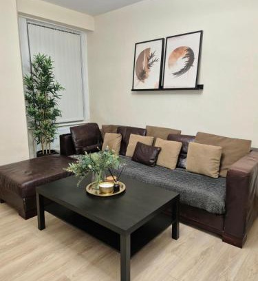 Cheetham Hill House | Rooms in Manchester 6 minutes Drive to Victoria Station