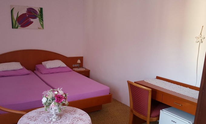 Lopud Island House | Rooms Milena - Double or Twin Room with External Private Bathroom