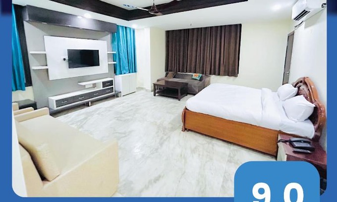 Nehru Place Hotel | Roomshala 071 HD Luxury Home Stay - GK -1