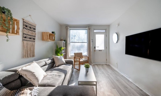 Hochelaga Apartment | Roomy 3-Bed Retreat in the Heart of Montreal!