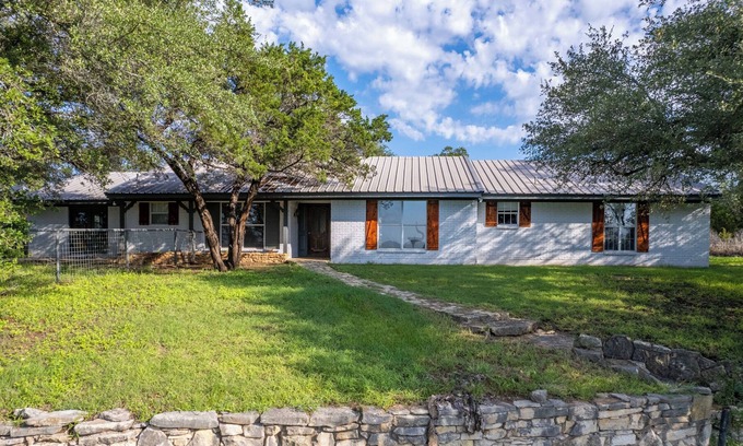 Glen Rose House | Roomy Home on the Hill overlooking Glen Rose, TX