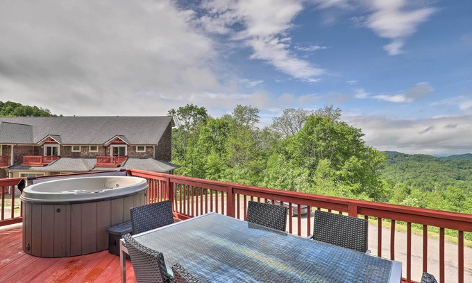 Wolf Laurel House | Roomy Mars Hill Townhome w/Deck + Mtn Views!