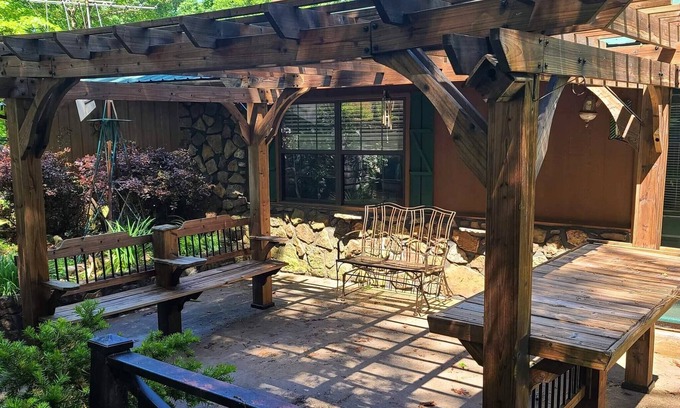 Heber Springs House | Roomy ,Private ,Rustic , country Home. Perfect Hideaway.