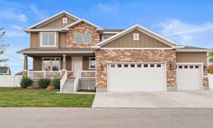 South Jordan House | Roomy & Stylish Haven w/Private Hot Tub in SoJo