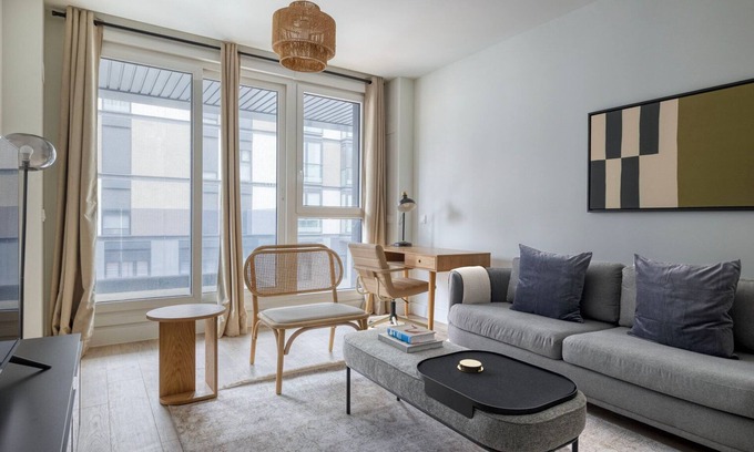 Almenara Apartment | Roomy Ventilla 2br w/Swimming Pool, Doorman & Elevator, by Blueground