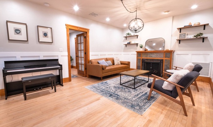 Downtown Phoenix House | 🌵Roosevelt Historic Craftsman🌵Heated Pool/Spa⭐BBQ⭐Firepit⭐Downtown PHX⭐Modern⭐