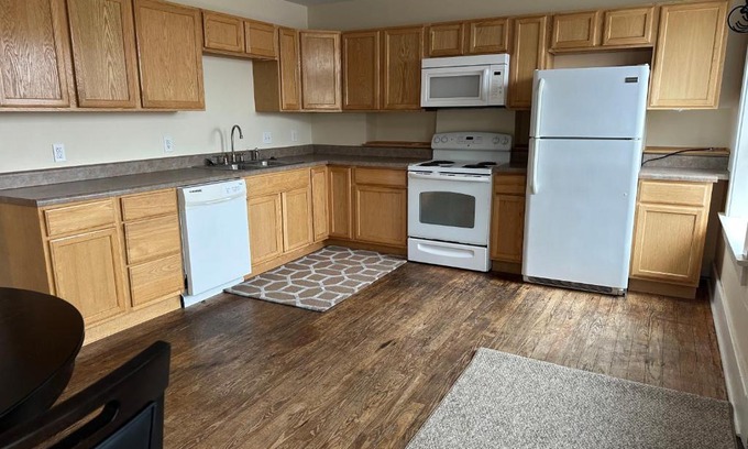 Hannibal Apartment | Roosters Crow Apartment Upper Level