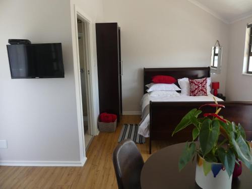 Gonubie House | Rose and Ale Self Catering Units