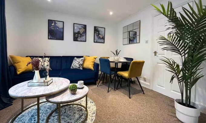 Rochester Apartment | Rose Court-Free Parking-Central-Long Stay Offer