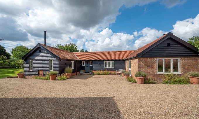 Saxmundham House | Rose Farm Barn - Two Bedroom House, Sleeps 4