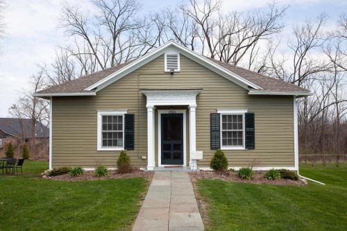 Geneva House | Rose Hill Cottage Lake Views & Mansion Grounds