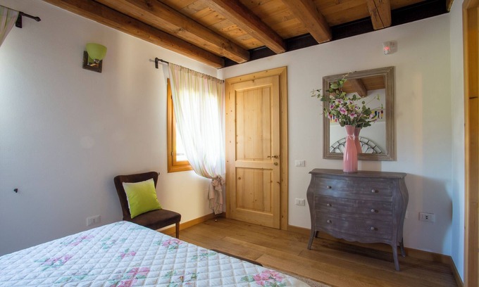 Spresiano House | Rose Room.