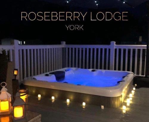 Allerthorpe House | Roseberry Lodge with Hot Tub