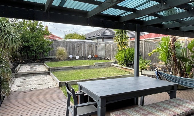 Rosebud Hotel | Rosebud central Beach house with WIFI