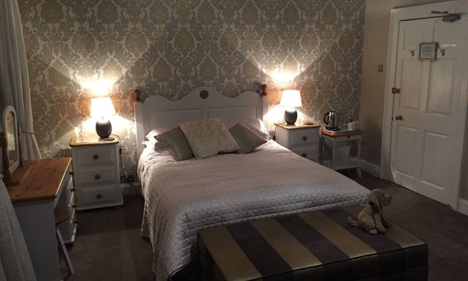 Richmond Cottage | Rosedale House - Luxury townhouse sleeps 14 guests in 7 bedrooms