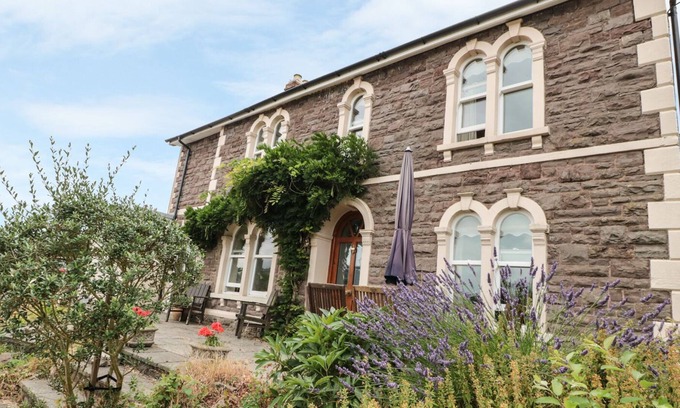 Abergavenny Cottage | ROSEHILL, pet friendly, with open fire in Abergavenny