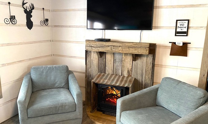 Williamson House | Rosie's Roadhouse at Billy Goat Mountain Village