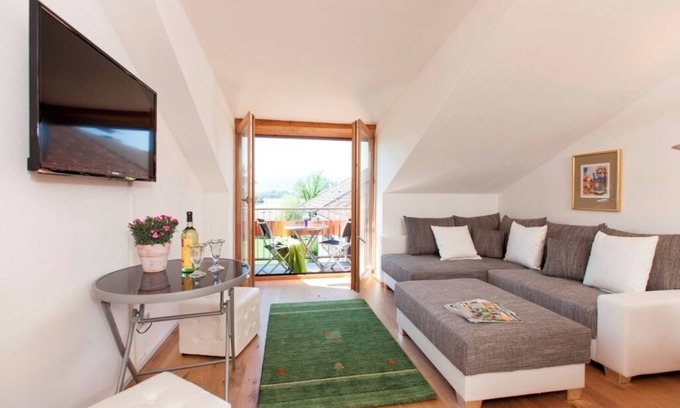 Breitbrunn a. Chiemsee Apartment | Rosl vacation apartment, 45 sqm for 2-3 people in the attic