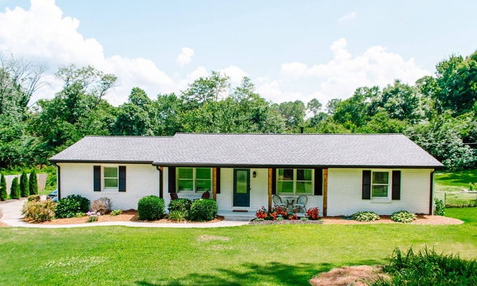 Roswell House | Roswell Retreat Near Canton Street
