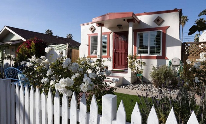 Ocean Beach Apartment | Rosy Beach Bungalow Front House