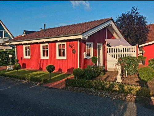 Haseluenne Apartment | Rotes Ferienhaus im charmanten Schwedenhausviertel