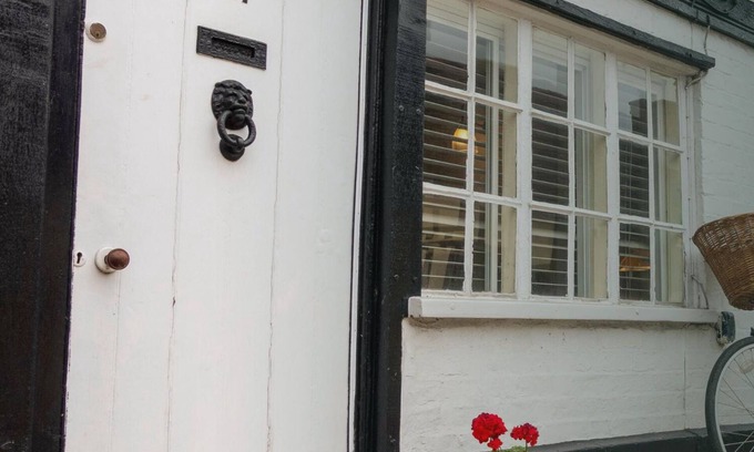 City Centre Cottage | Rother Street Cottage by Oracle