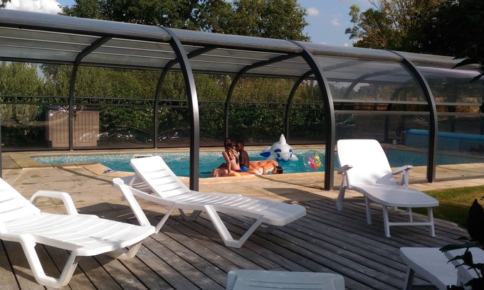 Saint-Augustin-des-Bois House | Roulotte la Loge des Clowns & heated pool