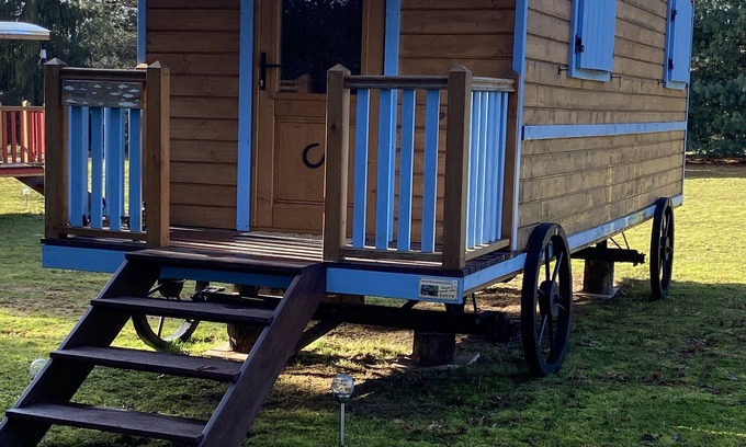 Digoin House | Roulotte "cecile" Pour un Séjour Atypique en Roulotte