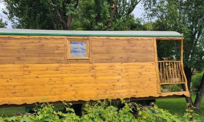 Forcalquier Cabin | Roulotte et Spa en Pleine Nature Calme et Sérénité Pour un Séjour Ressourçant