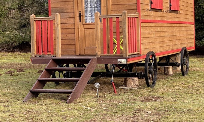 Digoin House | Roulotte "jeanne" Pour un Séjour Atypique en Roulotte